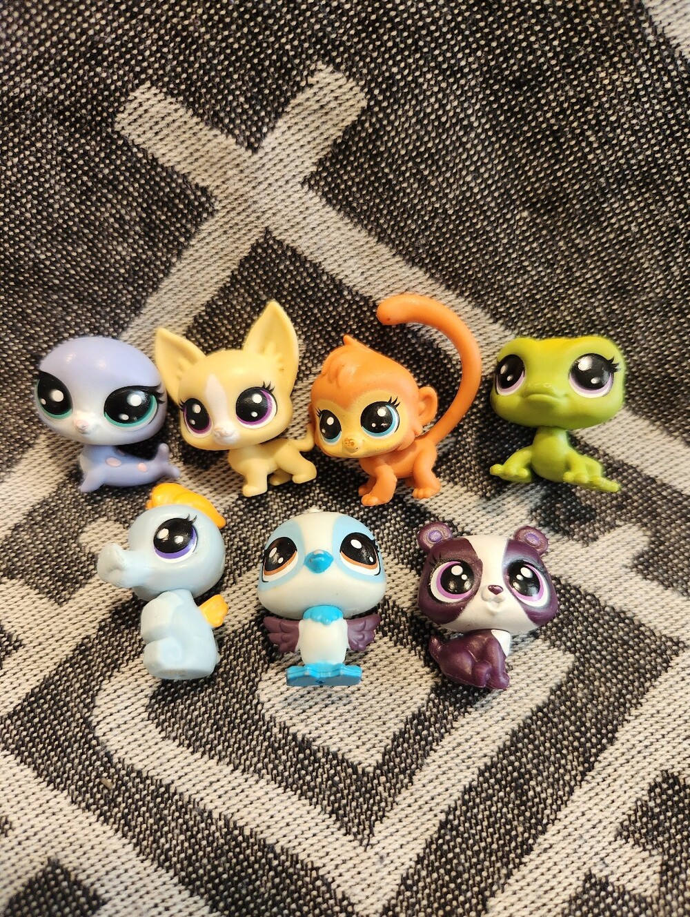 Littlest Pet Shop Lot Of 7 Mini Figures #3917 #2-66 #2-123 #1-61 #2-87 #2-108